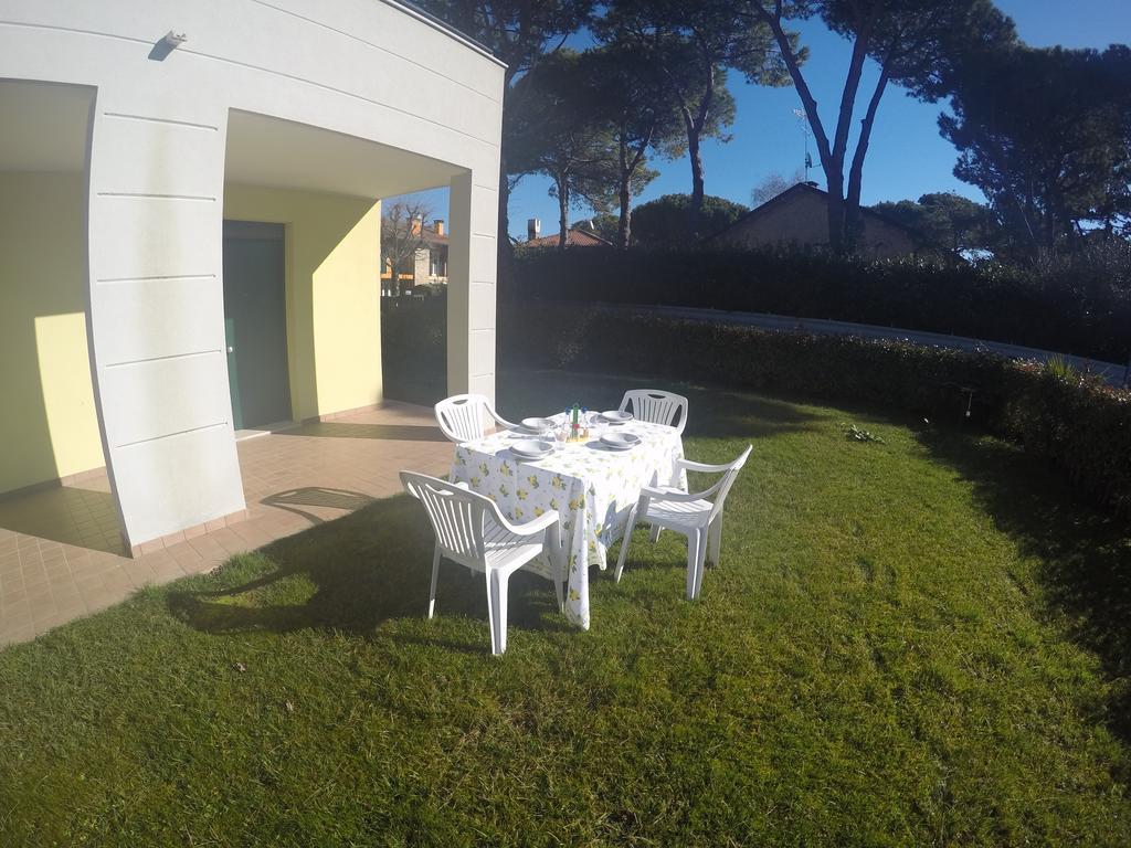 Residence Le Piramidi Caorle Exteriör bild